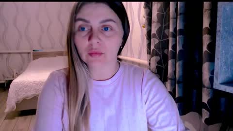 Snapshot of li_lit chatting on February 22, 6:17 pm li_lit online show from February 22, 6:17 pm