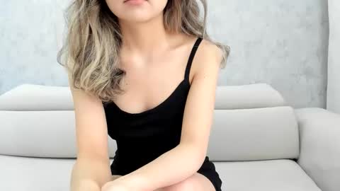 LEANNAA online show from February 13, 5:03 am