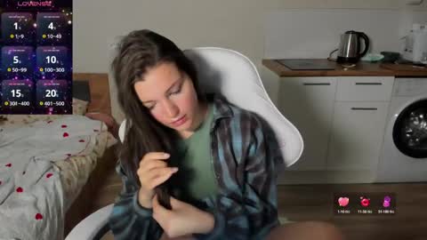 lia_2002_ online show from April 28, 1:27 pm
