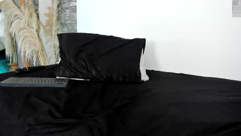 Lia James online show from March 7, 4:37 pm