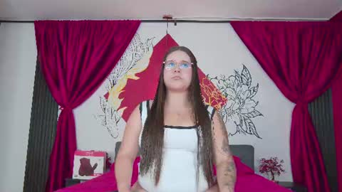 Snapshot of lia_avalon chatting on June 23, 11:41 am Lia Avalon online show from June 23, 11:41 am