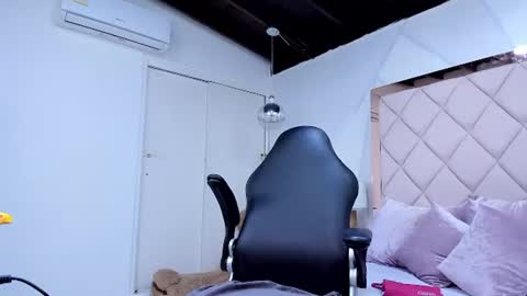 Snapshot of lia_damasco chatting on June 16, 2:36 am Lia online show from June 16, 2:36 am