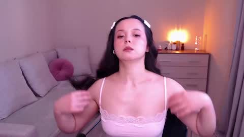 Snapshot of lia_hetty chatting on May 8, 11:15 am L I A online show from May 8, 11:15 am