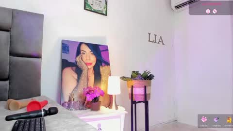 Snapshot of lia_johnsonn chatting on June 3, 2:33 pm Lia Jhonson online show from June 3, 2:33 pm