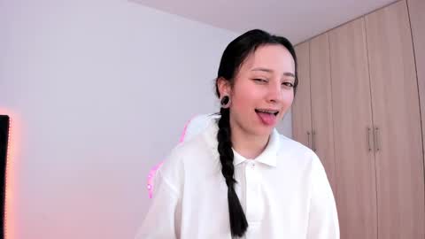 Little Queen Lia  online show from March 1, 9:59 pm