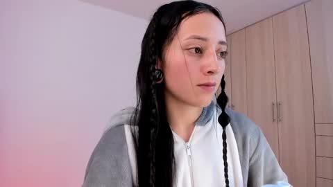 Little Queen Lia  online show from March 5, 1:42 am