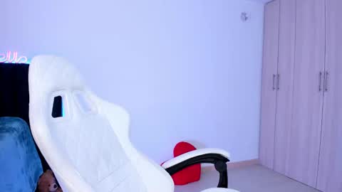 Little Queen Lia  online show from March 7, 6:24 am