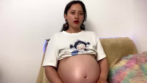 Snapshot of lia_queen610 chatting on May 7, 1:55 am Little Queen Lia online show from May 7, 1:55 am