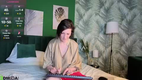 Snapshot of lia_reyn chatting on May 6, 12:21 pm lia_reyn online show from May 6, 12:21 pm