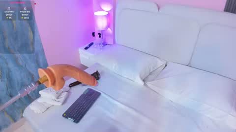 Snapshot of lia_sucker chatting on June 27, 4:39 am Lia online show from June 27, 4:39 am