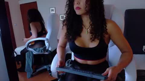 Snapshot of lia_tinez chatting on July 17, 10:03 pm Lia online show from July 17, 10:03 pm