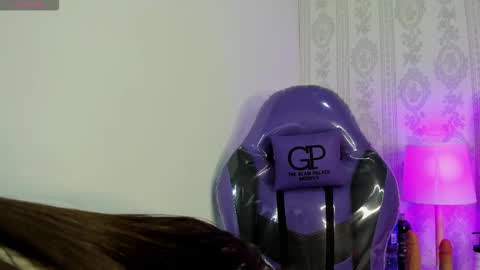 Snapshot of liaa_18 chatting on October 15, 2:44 am Liaa online show from October 15, 2:44 am