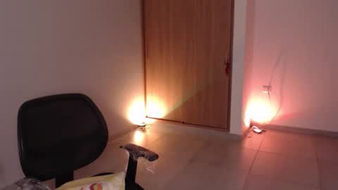 Snapshot of liaa_cute_ chatting on February 23, 2:31 am lia online show from February 23, 2:31 am