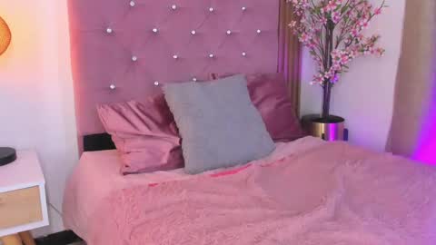 Snapshot of liaa_queen chatting on April 21, 6:44 pm liaa_queen online show from April 21, 6:44 pm