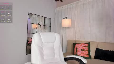 Snapshot of liaamoon_ chatting on June 18, 12:20 pm Lia online show from June 18, 12:20 pm