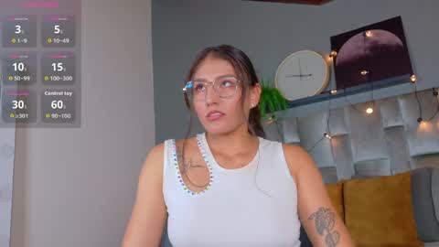 Snapshot of liaamoretti__ chatting on May 18, 4:07 am L I A online show from May 18, 4:07 am
