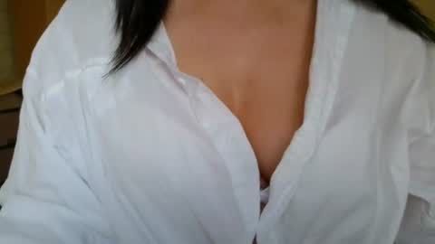 Snapshot of liachilli chatting on August 3, 8:46 am liachilli online show from August 3, 8:46 am