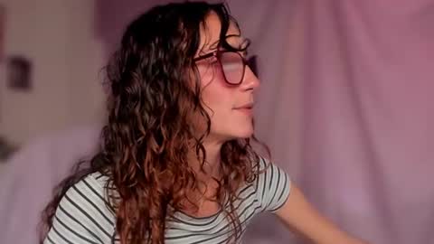 Snapshot of liahilton_ chatting on June 11, 3:43 pm lh6 9c online show from June 11, 3:43 pm