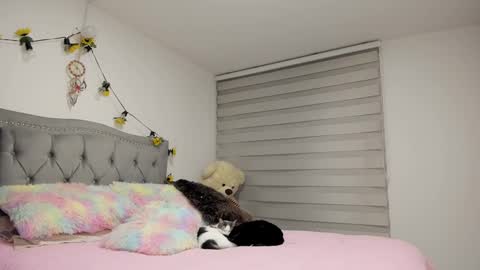 Snapshot of liahkimi chatting on March 10, 11:27 pm Lia  online show from March 10, 11:27 pm