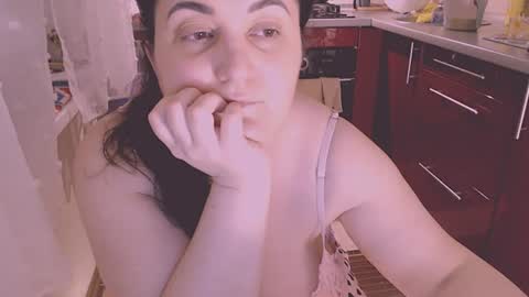 Snapshot of liahsofty chatting on August 3, 7:06 pm miss Lia colection for travel online show from August 3, 7:06 pm
