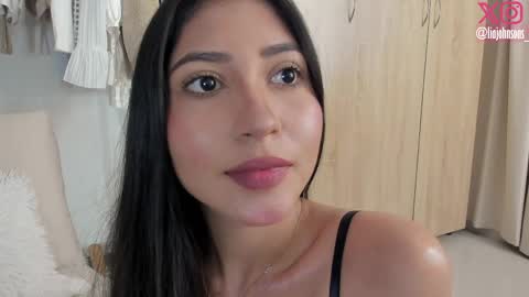 Snapshot of liajohnsons_ chatting on June 5, 2:40 am Lia Johnsons online show from June 5, 2:40 am