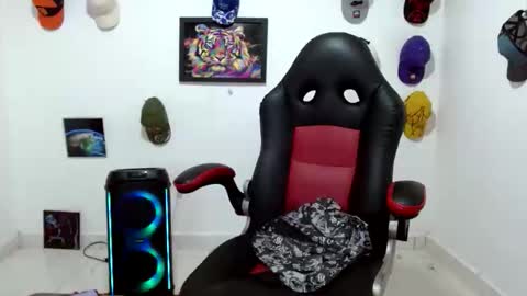 Snapshot of liam_andres12 chatting on May 31, 10:00 pm Andres online show from May 31, 10:00 pm