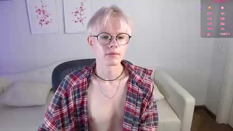 Snapshot of liam_blair chatting on June 21, 5:21 am LIAM online show from June 21, 5:21 am