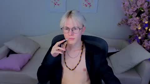 Snapshot of liam_blair chatting on July 22, 3:37 pm LIAM online show from July 22, 3:37 pm