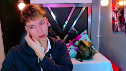 liam_green1 online show from February 23, 12:02 pm