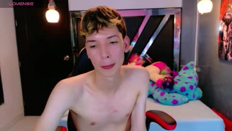 liam_green1 online show from March 4, 7:20 pm