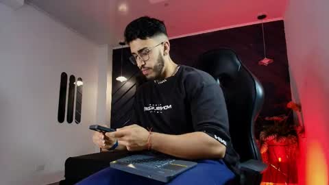 LIAM KLEIN online show from April 18, 11:14 am