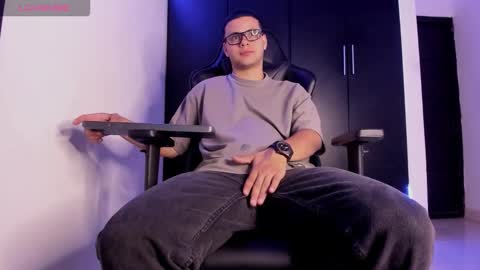 Liam online show from March 21, 6:18 am