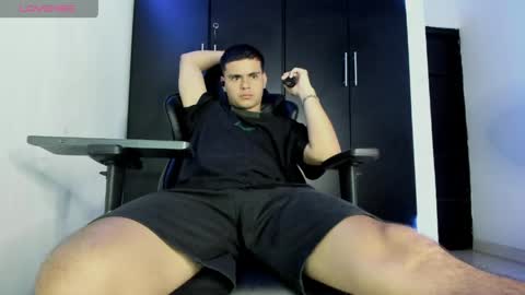 Snapshot of liam_mateo_ chatting on May 21, 6:20 am Liam online show from May 21, 6:20 am