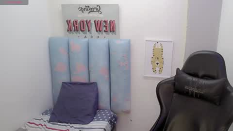 Snapshot of liam_play chatting on June 15, 11:40 pm LIAM online show from June 15, 11:40 pm
