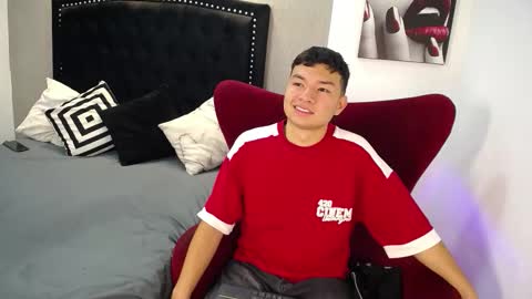 Snapshot of liam_sean chatting on February 8, 12:08 pm Liam online show from February 8, 12:08 pm