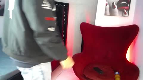 Snapshot of liam_sean chatting on February 14, 12:02 pm Liam online show from February 14, 12:02 pm