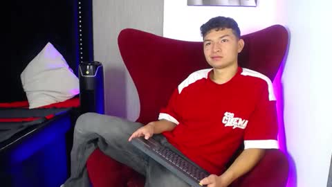 Snapshot of liam_sean chatting on February 24, 12:14 pm Liam online show from February 24, 12:14 pm