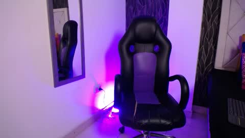 Snapshot of liam_sean chatting on February 25, 12:15 pm Liam online show from February 25, 12:15 pm