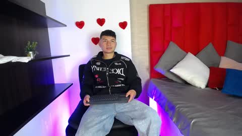 Snapshot of liam_sean chatting on February 26, 12:15 pm Liam online show from February 26, 12:15 pm