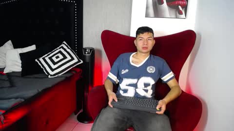 Snapshot of liam_sean chatting on March 1, 12:40 pm Liam online show from March 1, 12:40 pm