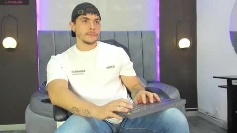 Liam online show from November 14, 9:46 pm