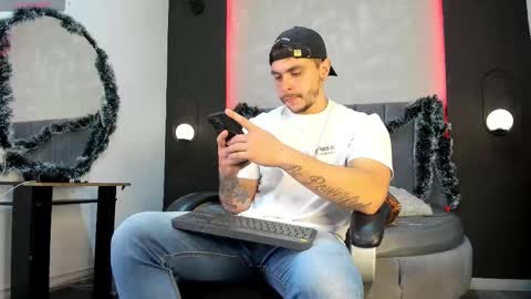 Liam online show from December 21, 7:10 pm