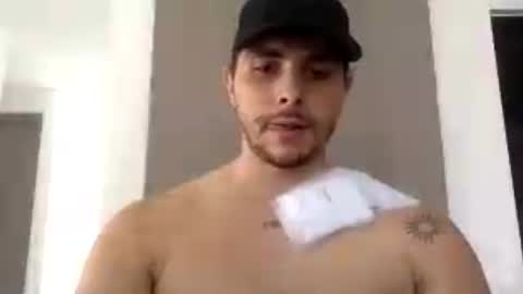 Snapshot of liam_walk chatting on June 27, 3:39 pm Liam online show from June 27, 3:39 pm