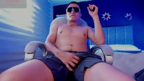 Snapshot of liamdeep_ chatting on April 22, 8:54 pm LiamDeep online show from April 22, 8:54 pm