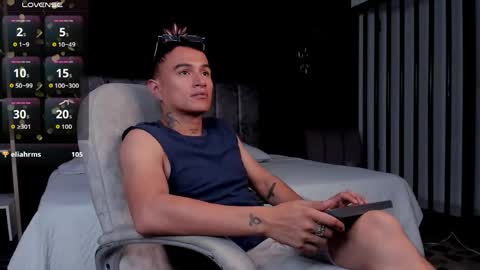 Snapshot of liamdeep_ chatting on May 15, 11:01 pm LiamDeep online show from May 15, 11:01 pm