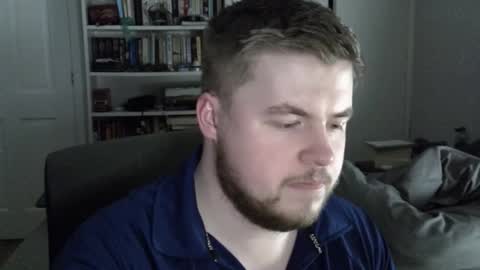 Snapshot of liamfoxx chatting on November 16, 2:17 am Liam Fox online show from November 16, 2:17 am