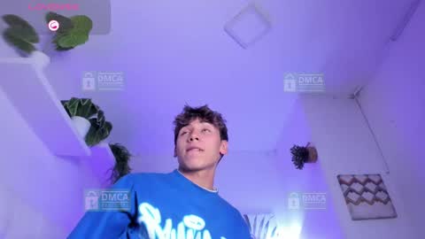Snapshot of liaml_18_ chatting on November 20, 9:25 pm liaml_18_ online show from November 20, 9:25 pm