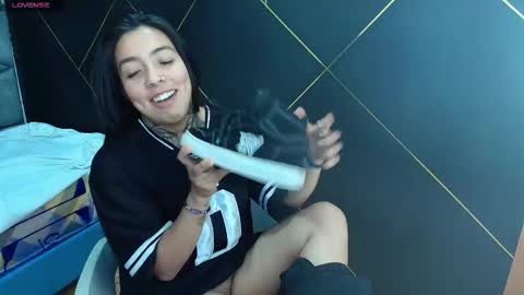 L I A M O N R O E online show from November 11, 11:54 am