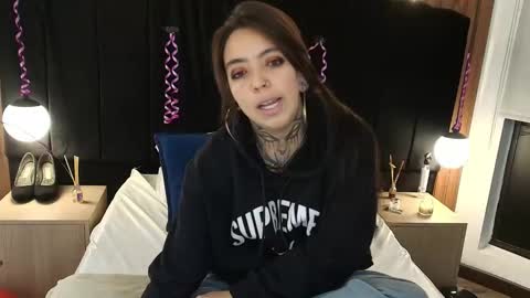 L I A M O N R O E online show from March 26, 12:00 pm