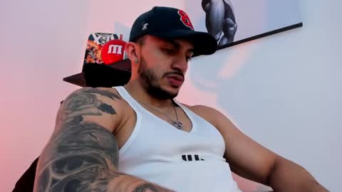 Snapshot of liamreigns_ chatting on February 25, 10:07 pm liam online show from February 25, 10:07 pm